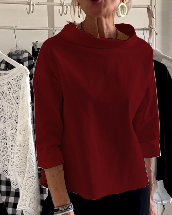 Damebluse med bred rund hals og 3/4-lange ærmer