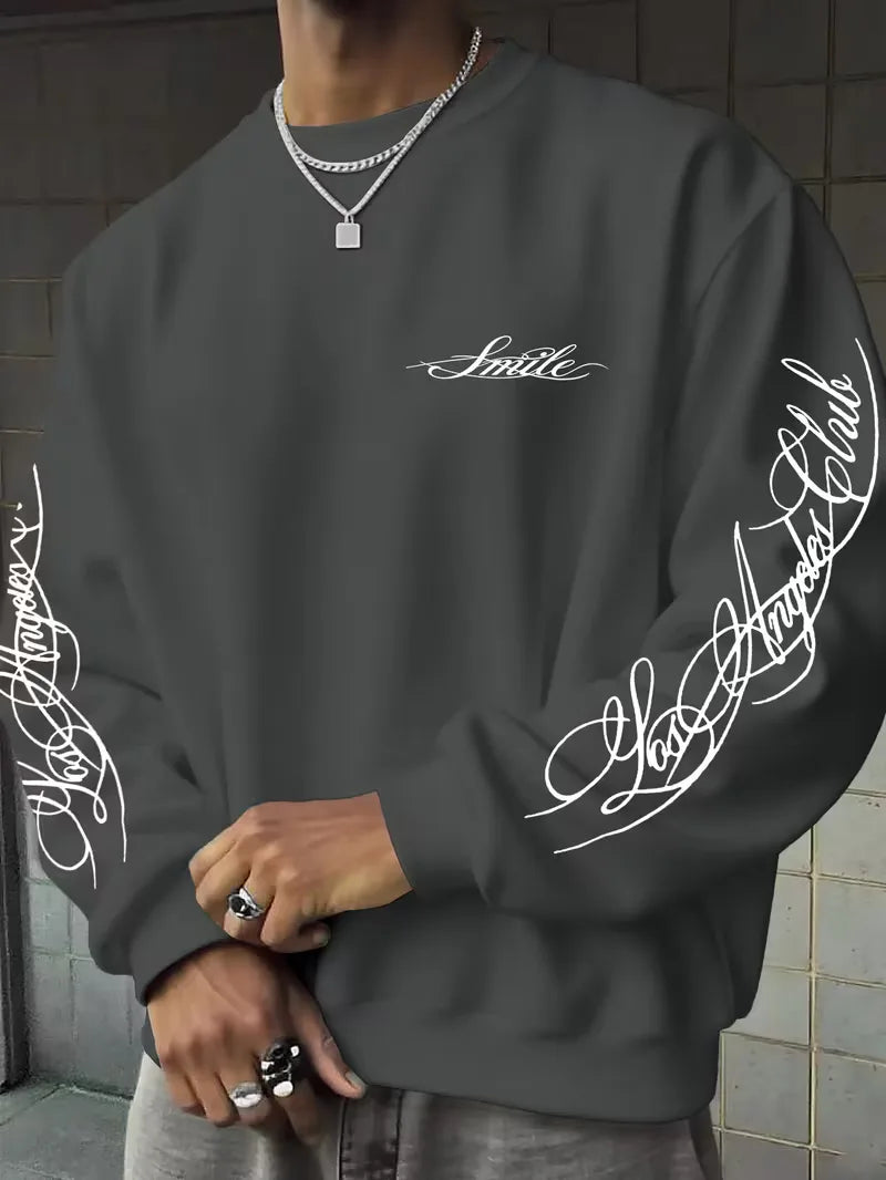 Herre sweatshirt med hvidt skriftprint på bryst og lange ærmer