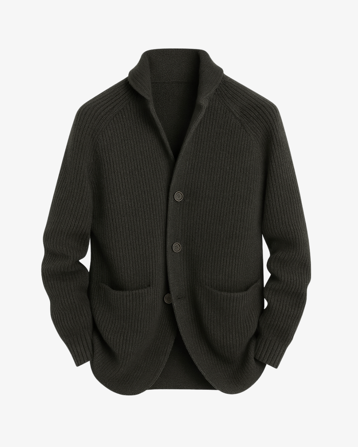 Herrecardigan i ribstrik med sjalskrave, knapper og to forlommer