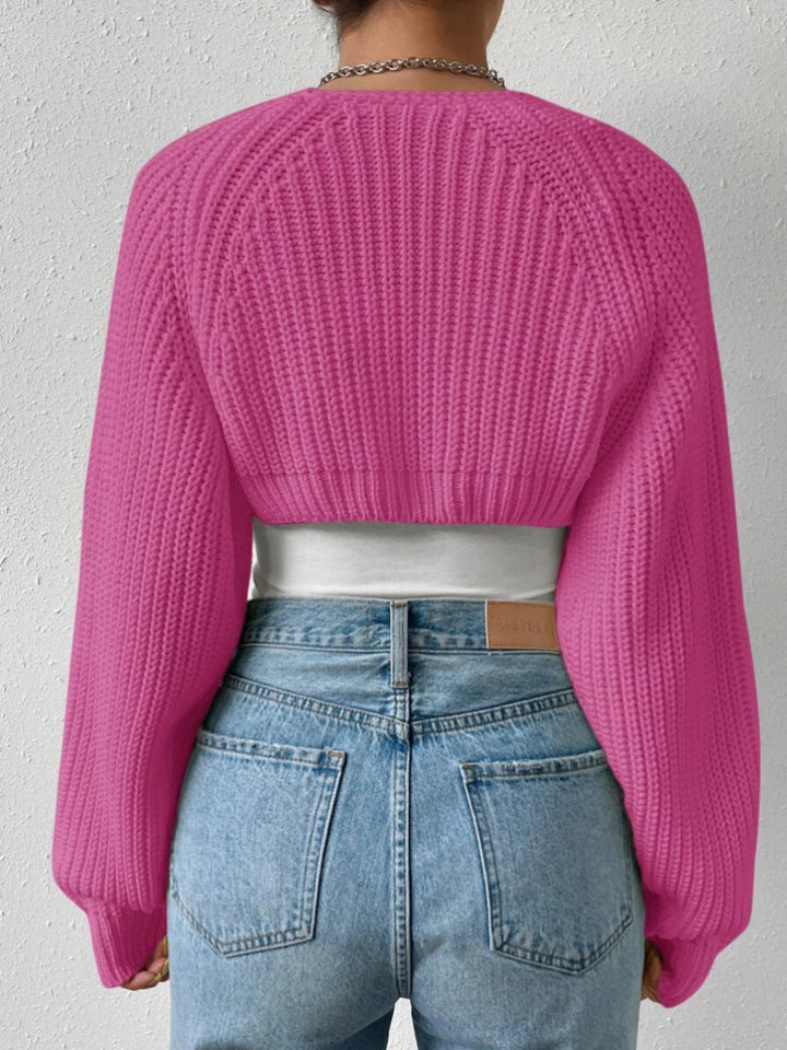 Kort ribstrikket cardigan til kvinder med lange ærmer og åben front