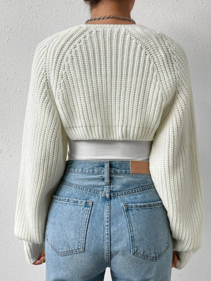 Kort ribstrikket cardigan til kvinder med lange ærmer og åben front