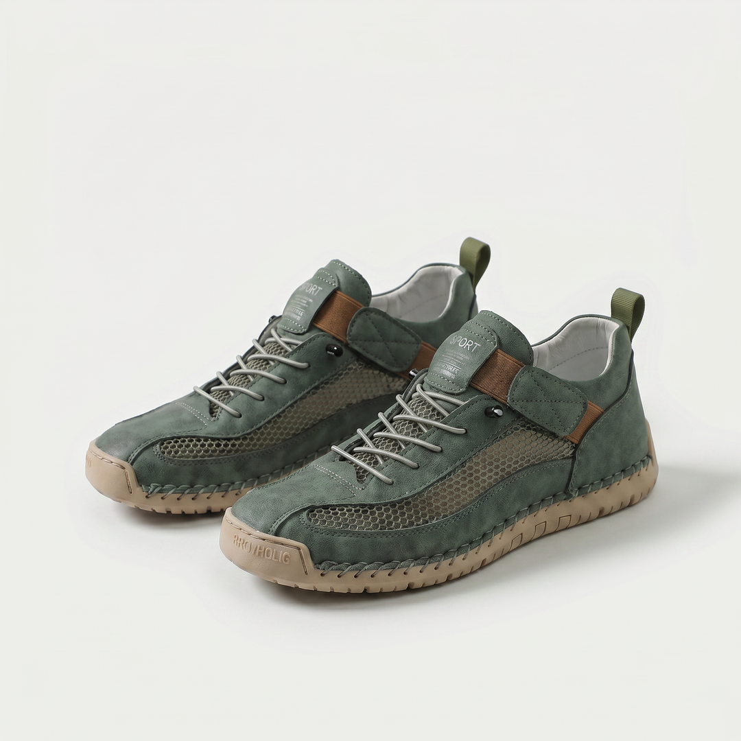 Damesneakers med snørebånd, netpaneler, rund tå og lav sål