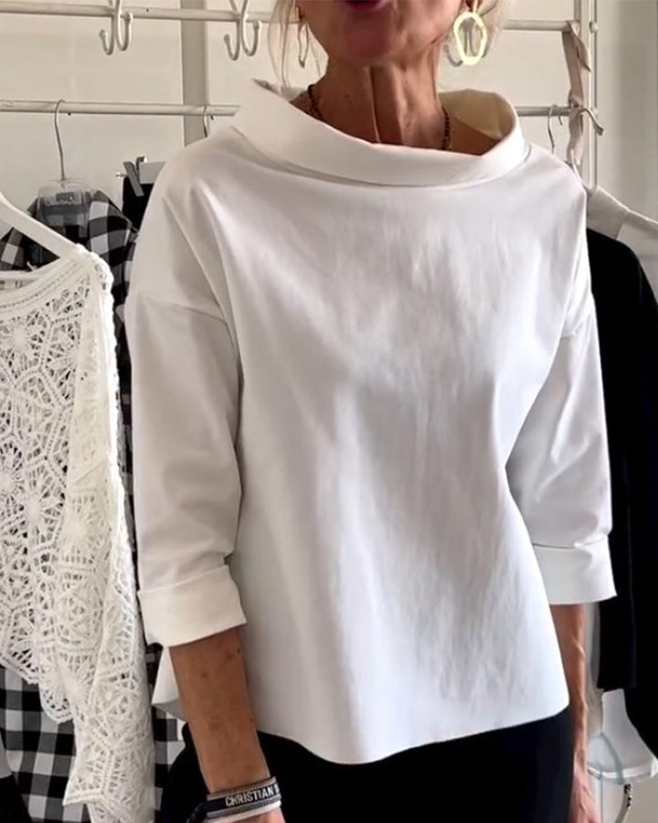 Damebluse med bred rund hals og 3/4-lange ærmer