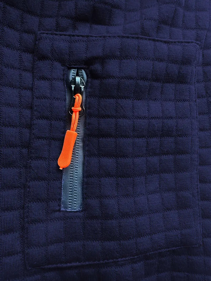 Langærmet herrepoloshirt med quiltet struktur, krave og lynlåslomme på ærmet