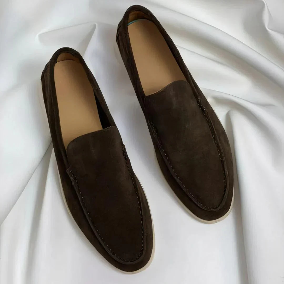 Herreloafers med rund tå, flad sål og synlige stikninger