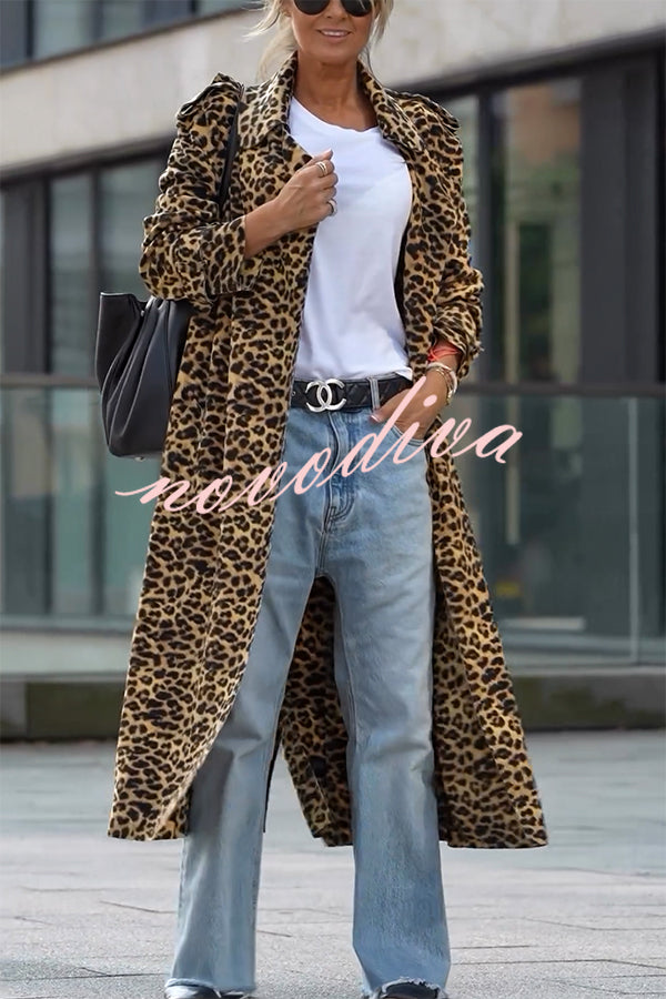 Damefrakke med langt leopardmønster, reverskrave og lange ærmer