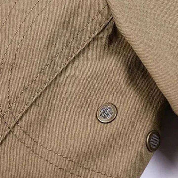 Herreblazer med reverskrave, knaplukning og flere lommer