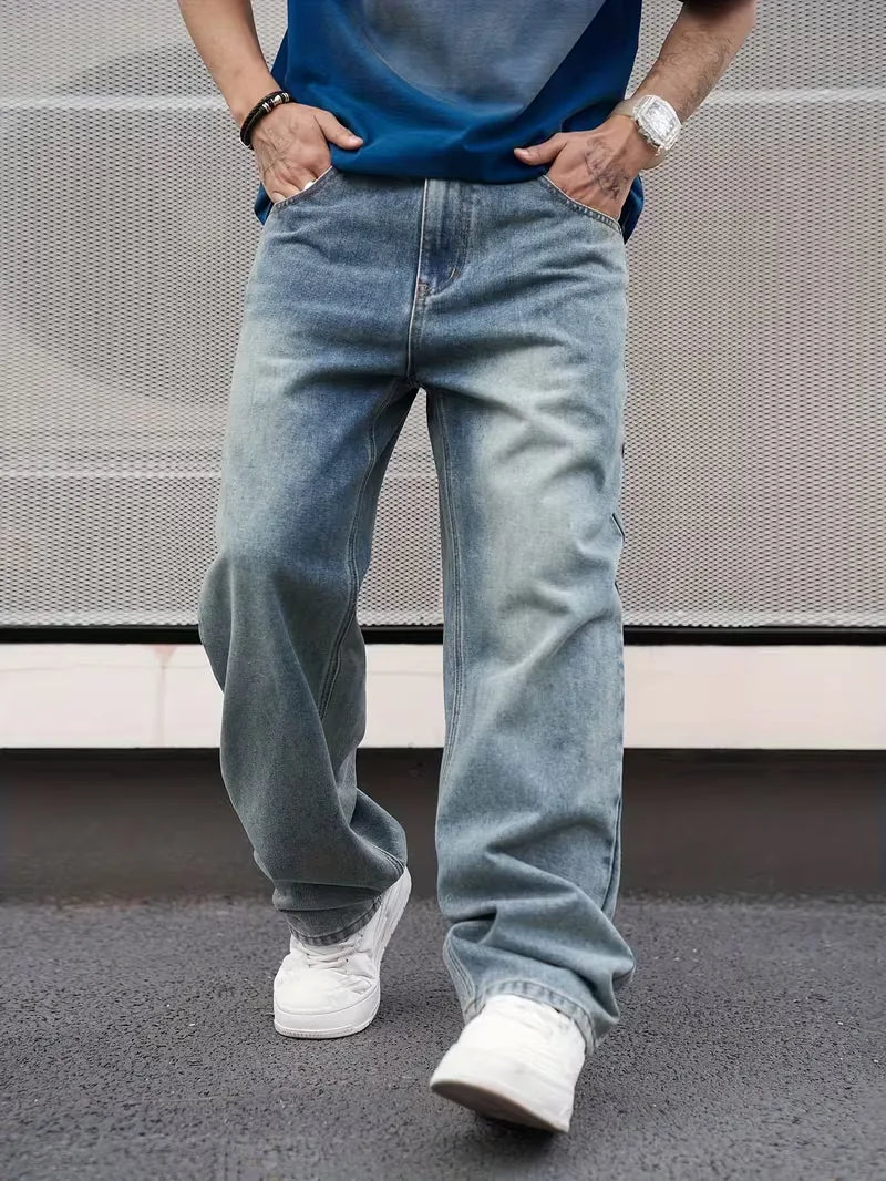Blå herrejeans med løs pasform og fem lommer