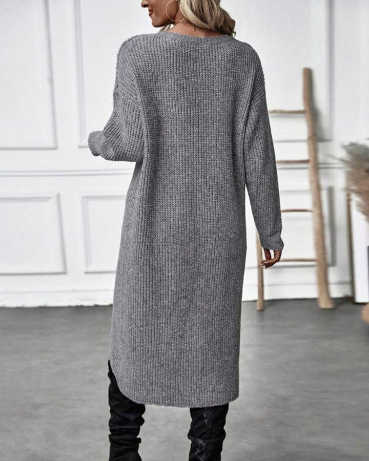 Dame strikket kjole med asymmetrisk søm og lange ærmer