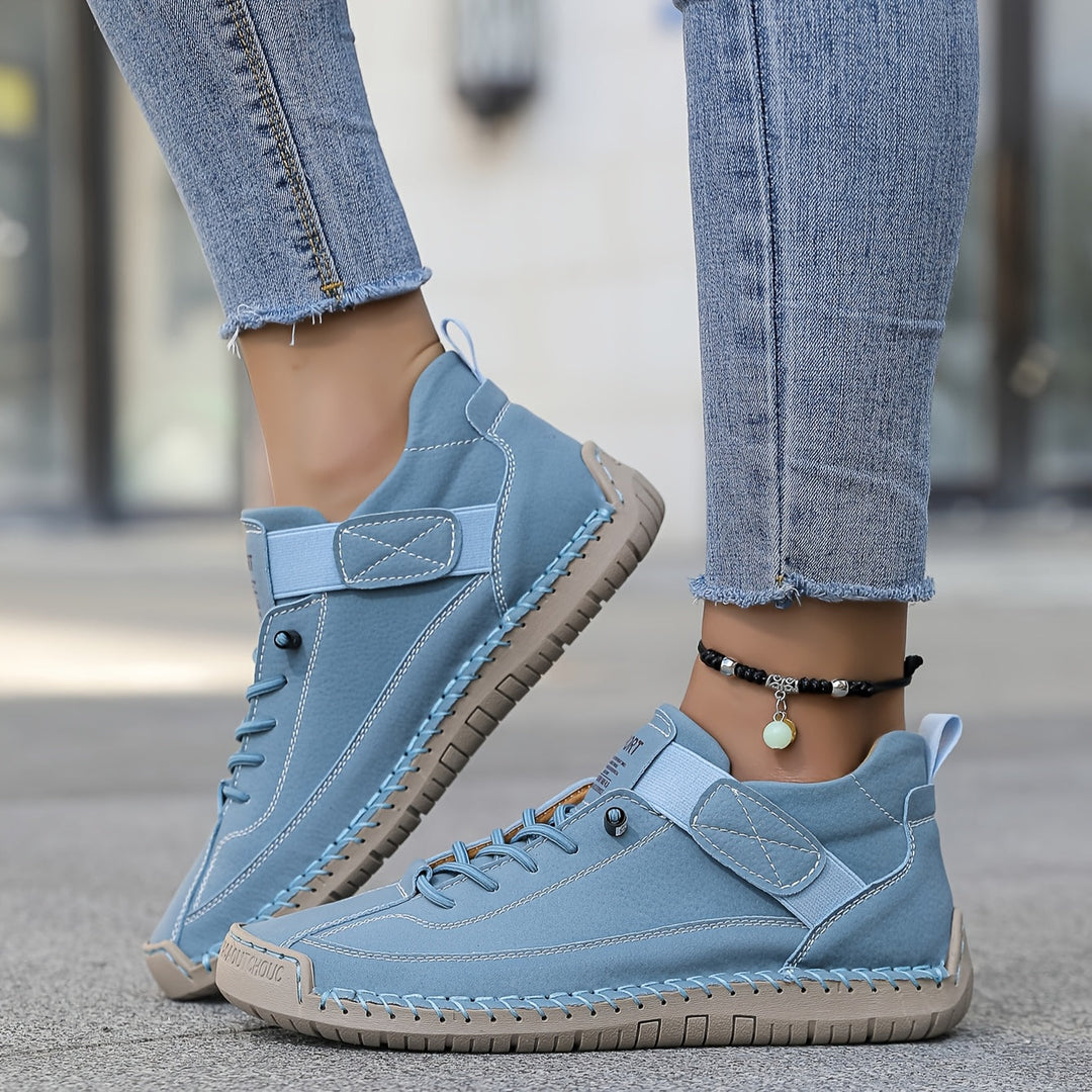 Dame sneakers med snørebånd, ankelrem og flad sål