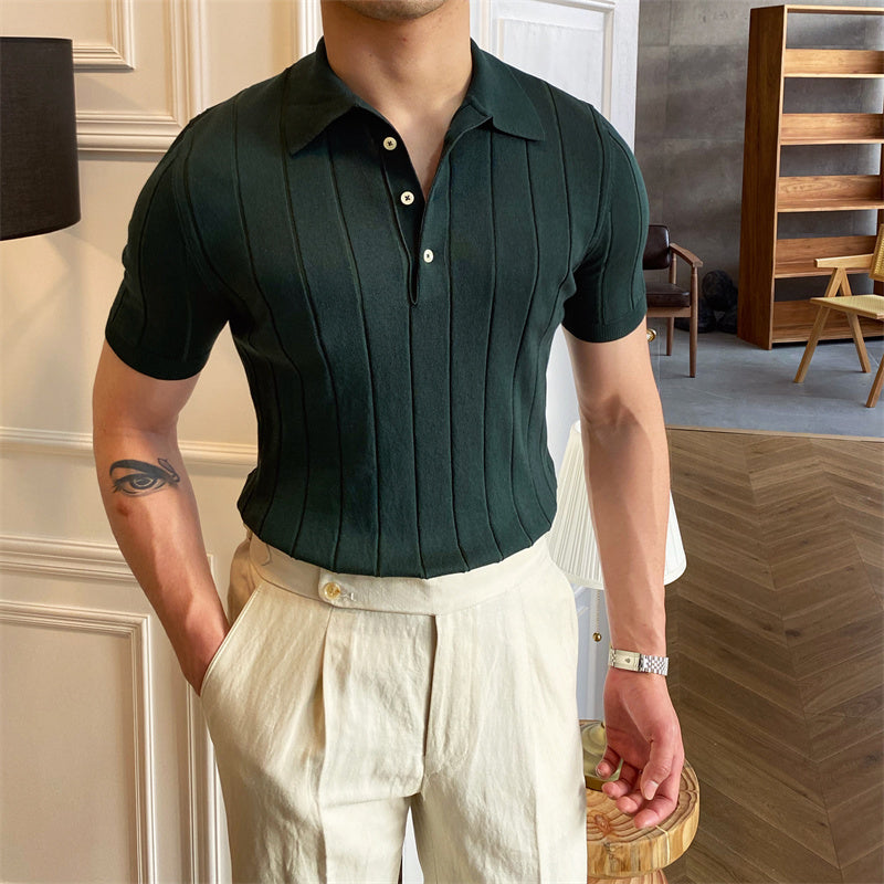 Herre strikket poloshirt med kortærmede ærmer og plisseret struktur