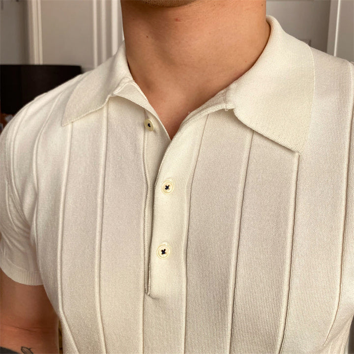 Herre strikket poloshirt med kortærmede ærmer og plisseret struktur
