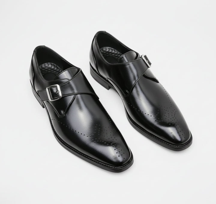 Herreloafers med spænder og perforeret tå