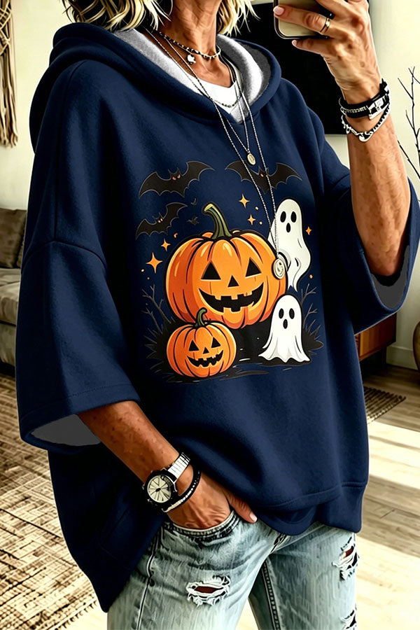 Damehættetrøje med oversized snit og grafisk Halloween-print med græskar og spøgelser