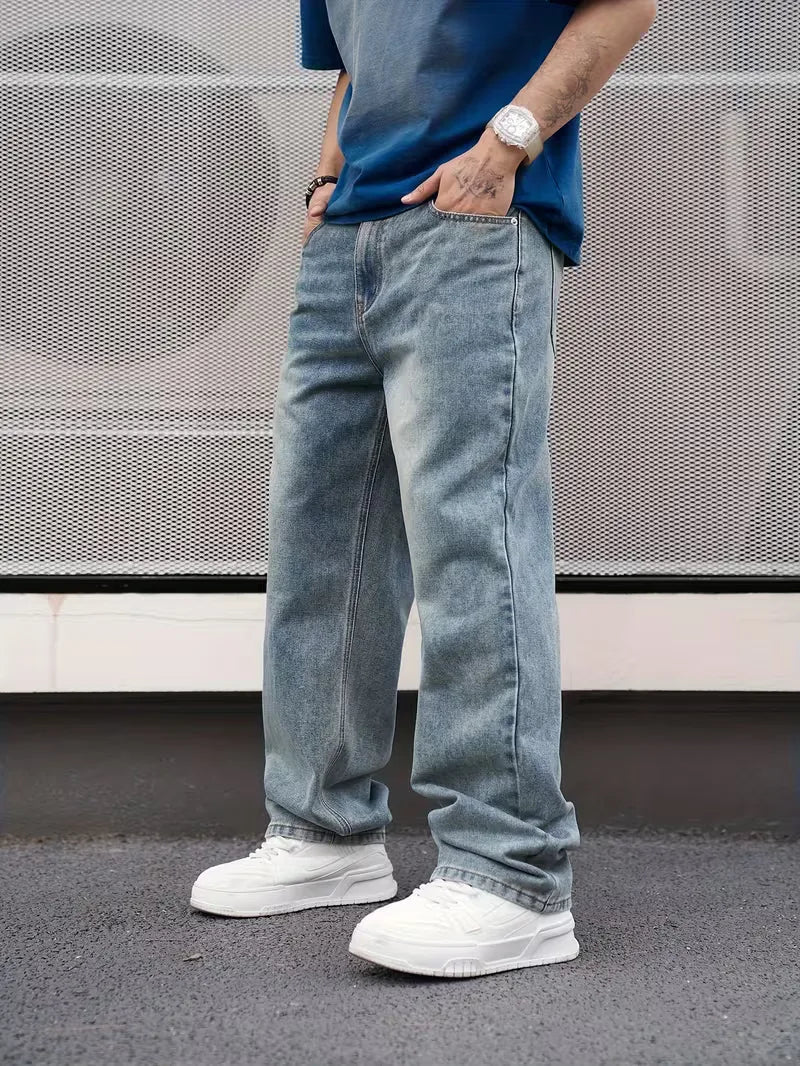 Blå herrejeans med løs pasform og fem lommer