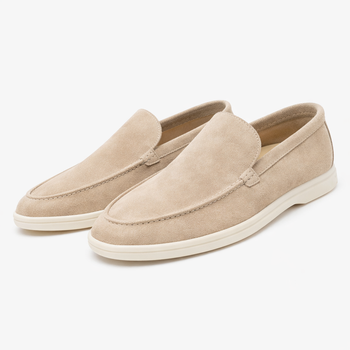 Herreloafers med mokkasinsnit, rund tå og lys flad sål