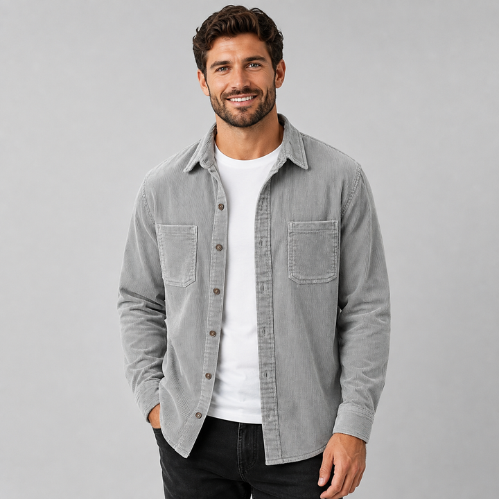Herreovershirt i ribbet fløjl med knapper, skjortekrave og to brystlommer