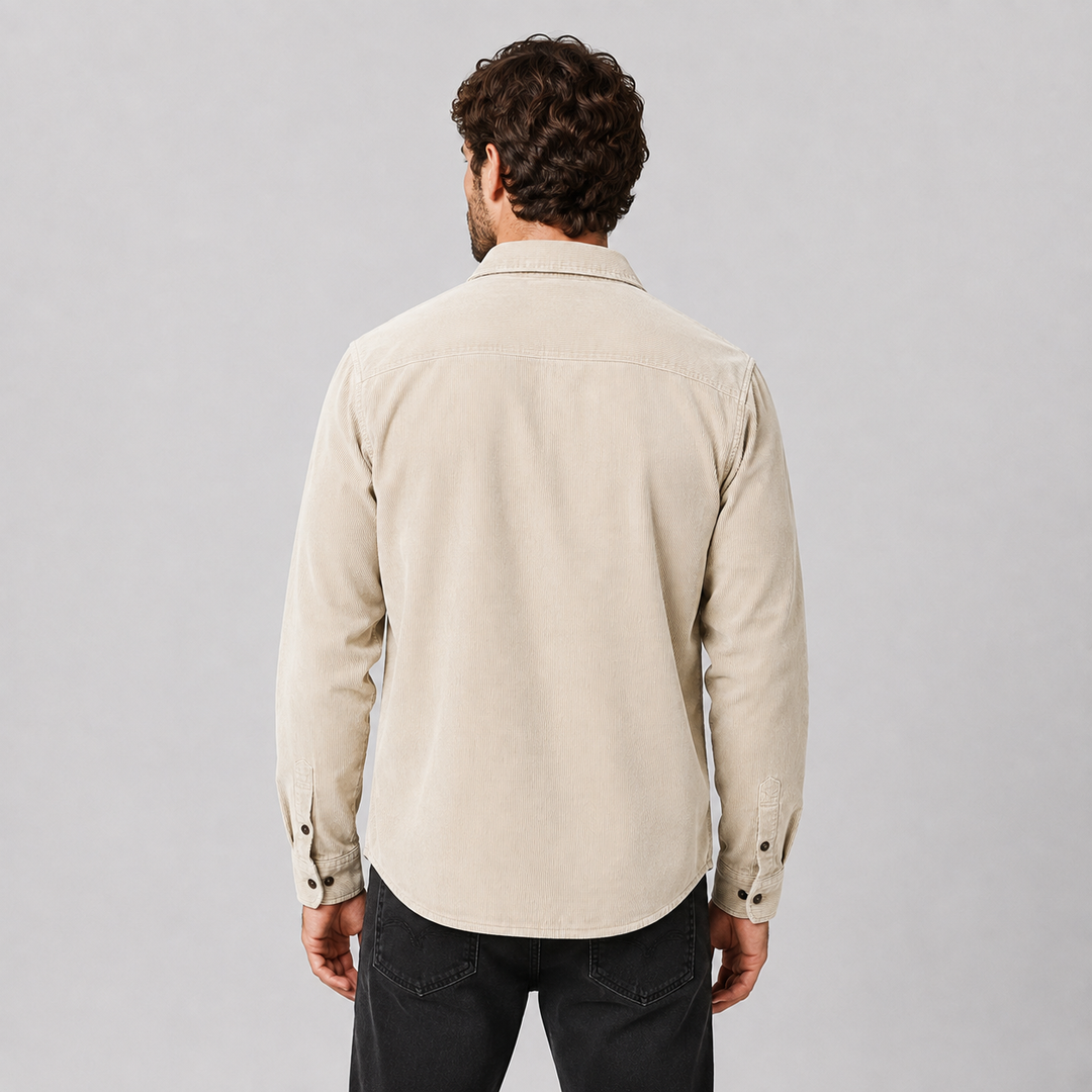 Herreovershirt i ribbet fløjl med knapper, skjortekrave og to brystlommer