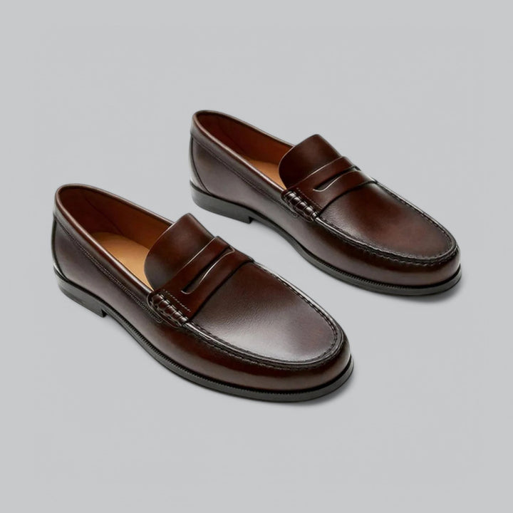 Dame-moccasiner med pennyrem, rund tå og flad hæl