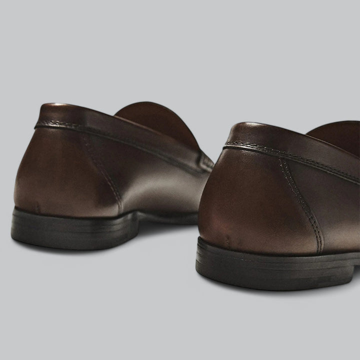 Dame-moccasiner med pennyrem, rund tå og flad hæl