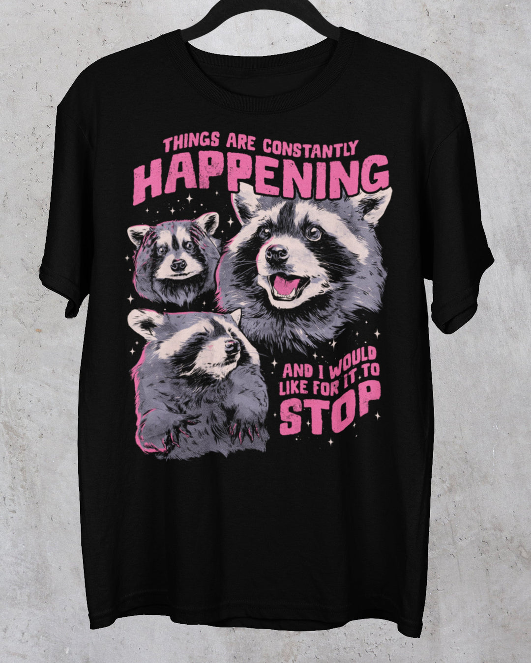 Sort t-shirt med grafisk vaskebjørn print og tekst