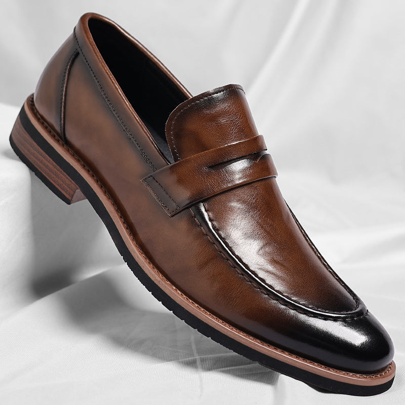 Klassiske penny loafers med rem over vristen og lav hæl
