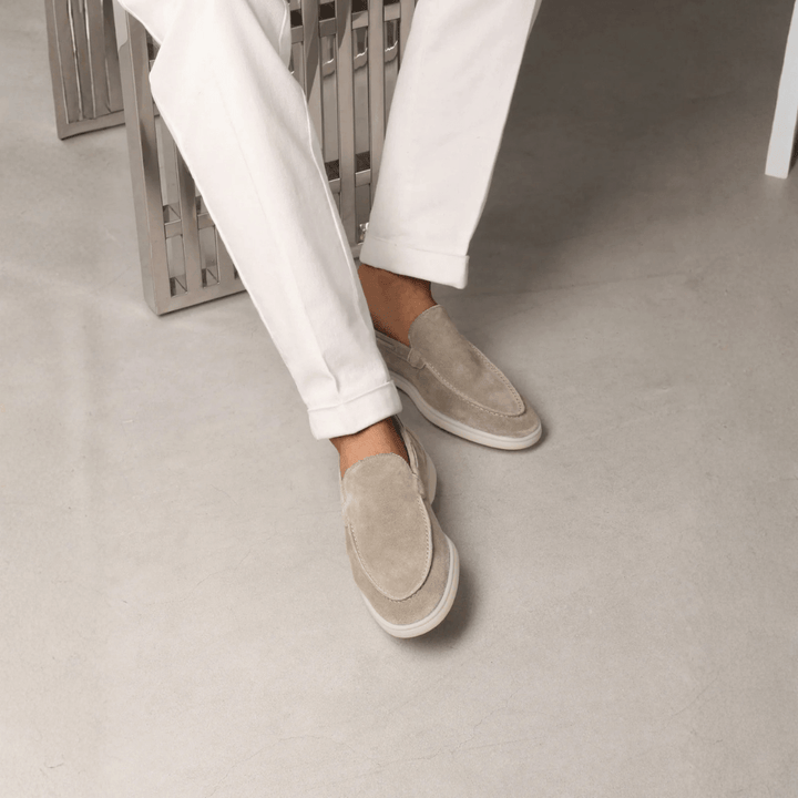 Herre loafers i taupe med rund tå, mokkasinsyning og flad sål