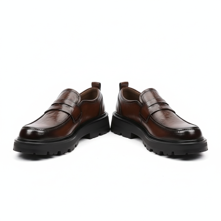 Unisex loafers med kraftig sål og rem over vristen