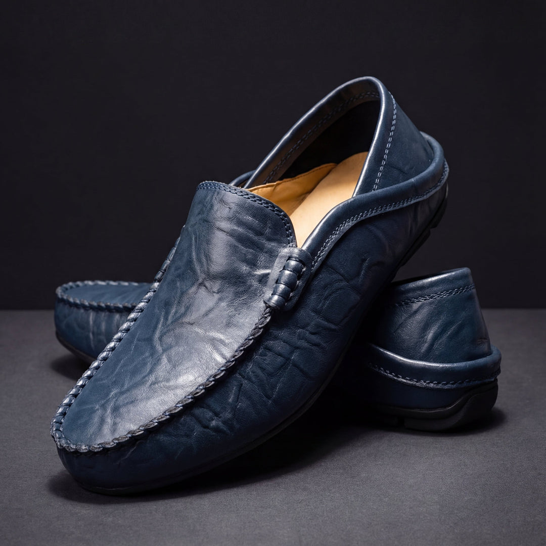 Herre mokkasiner med moccasin tå, synlige syninger og flad sål
