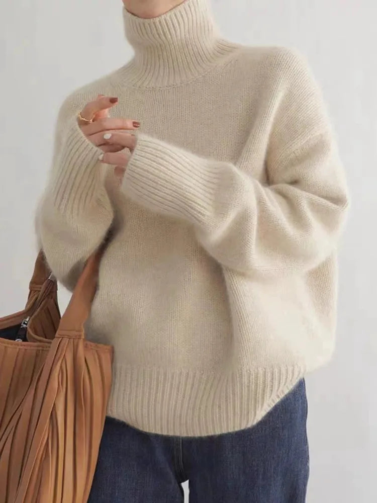 Dame rullekravepullover med lange ærmer, ribkanter og ensfarvet strik