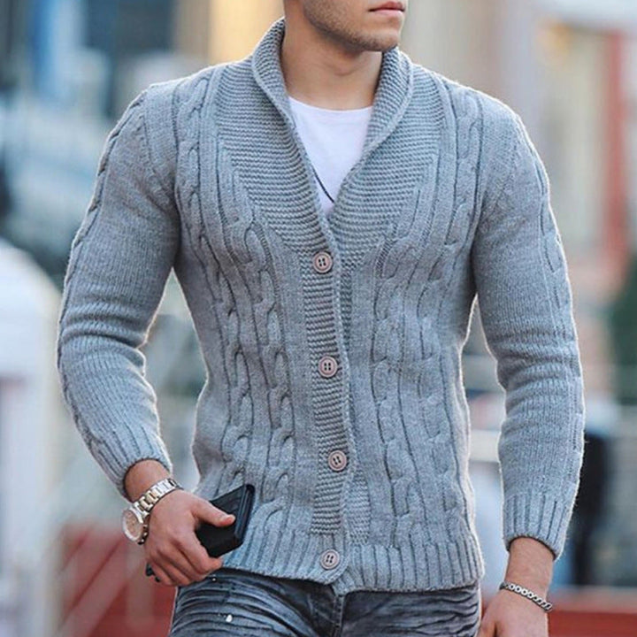 Herre cardigan med kabelstrik, sjalskrave, knapper og forlommer