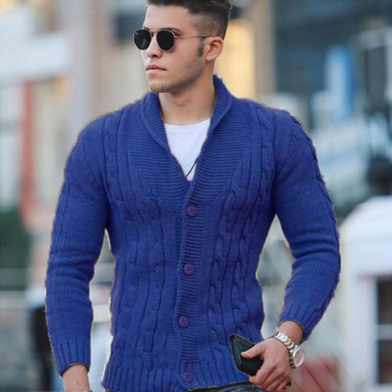 Herre cardigan med kabelstrik, sjalskrave, knapper og forlommer