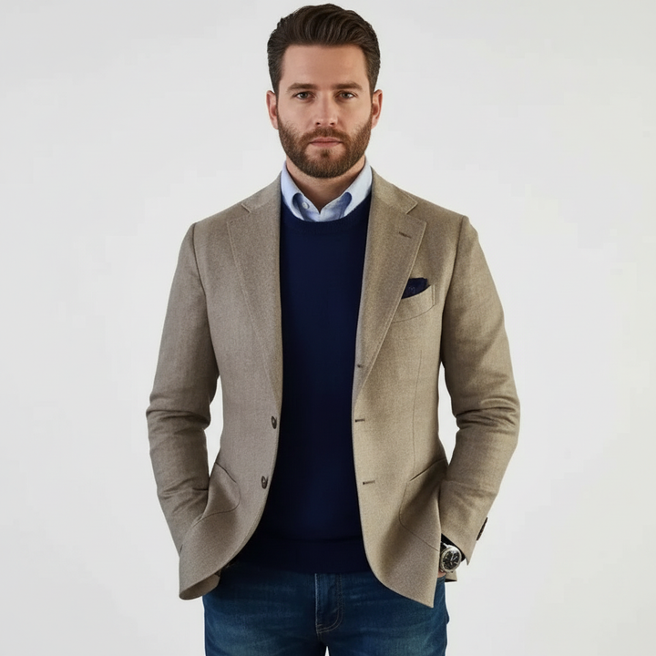 Herreblazer med hakrevers, knapper, brystlomme og sidelommer