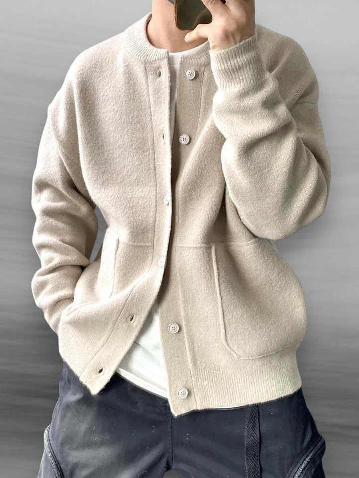 Herrecardigan med rund hals, knapper, lange ærmer og forlommer