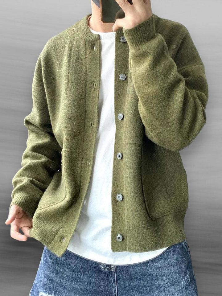 Herrecardigan med rund hals, knapper, lange ærmer og forlommer