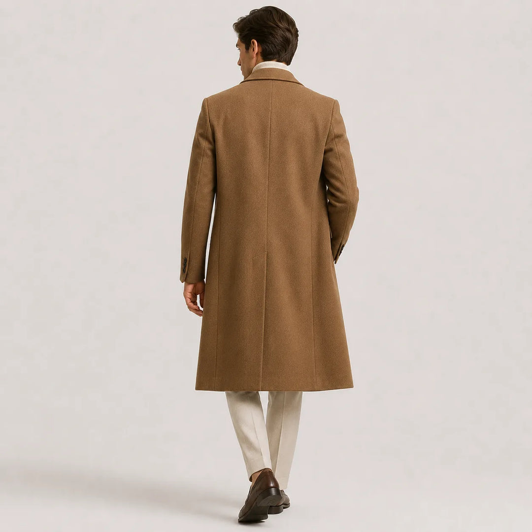 Herre trenchcoat med dobbeltradet knaplukning og reverskrave