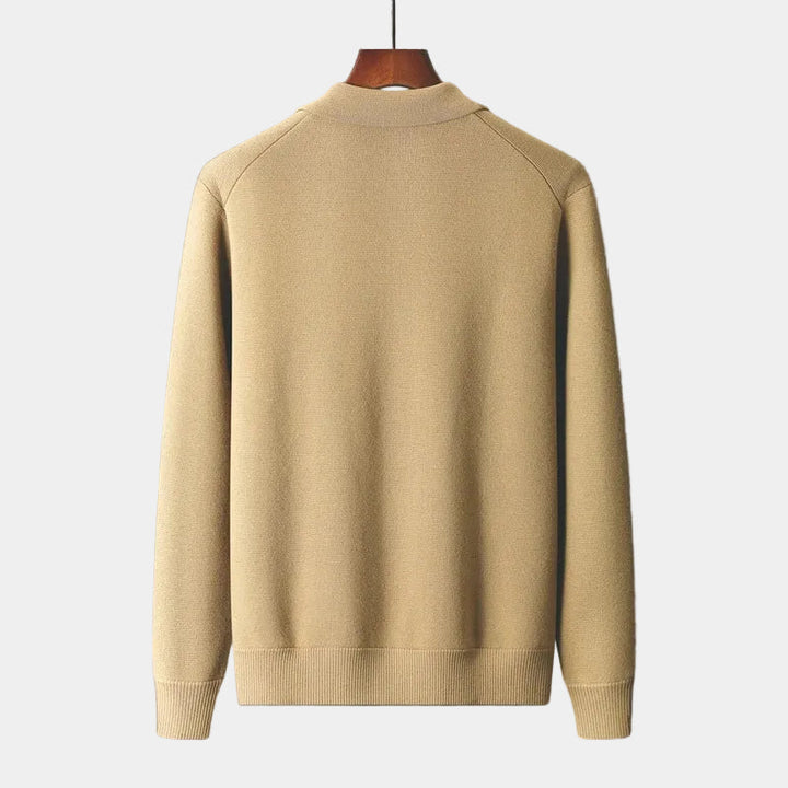 Herrecardigan med skjortekrave, knapper, lange ærmer og to lommer med klapper