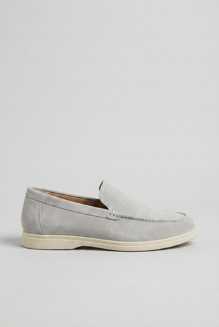 Herre loafers med rund tå, slip-on design og flad lys sål