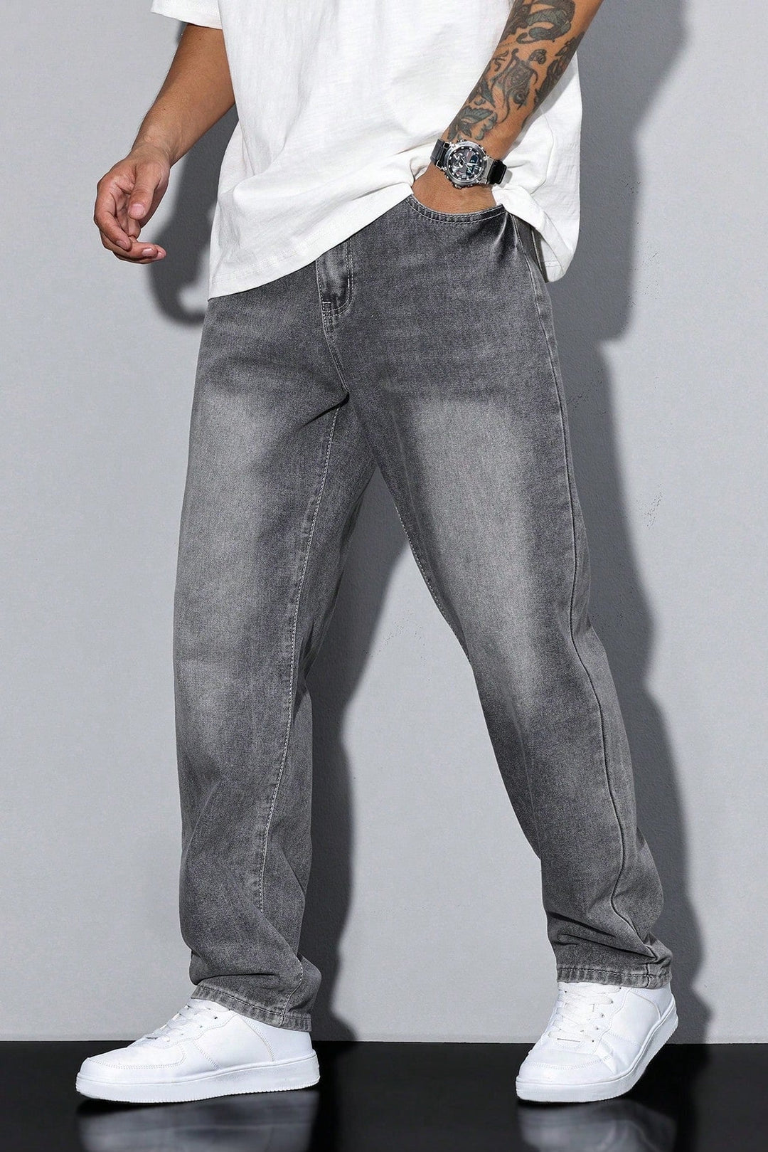Herrejeans med loose fit, lige ben, fem lommer og vasket denimudtryk