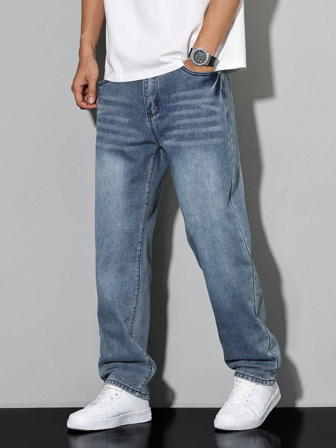 Herrejeans med lige ben, fem lommer og lang pasform