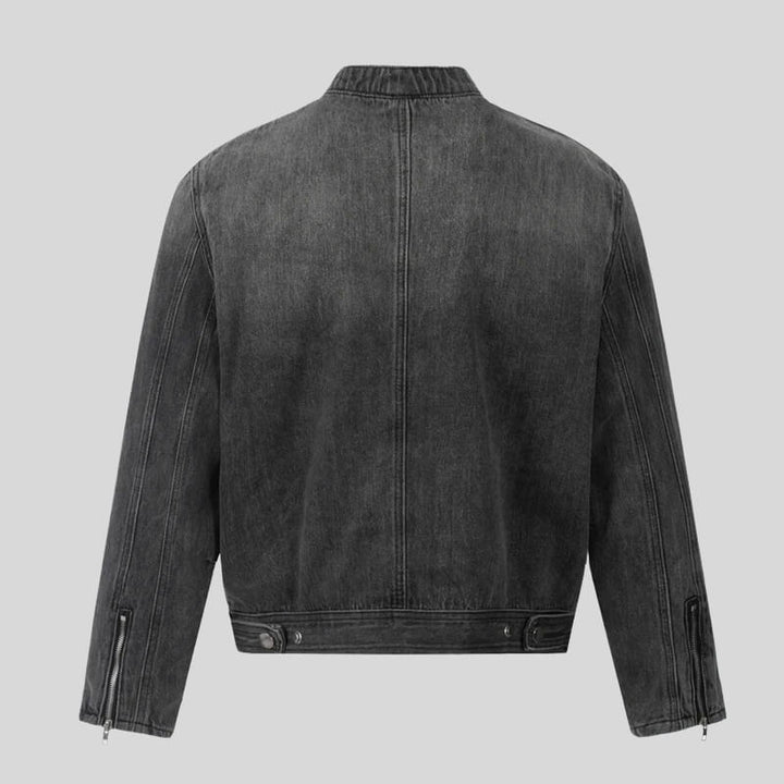 Grå denimjakke til herre med stående krave, lynlås og lange ærmer