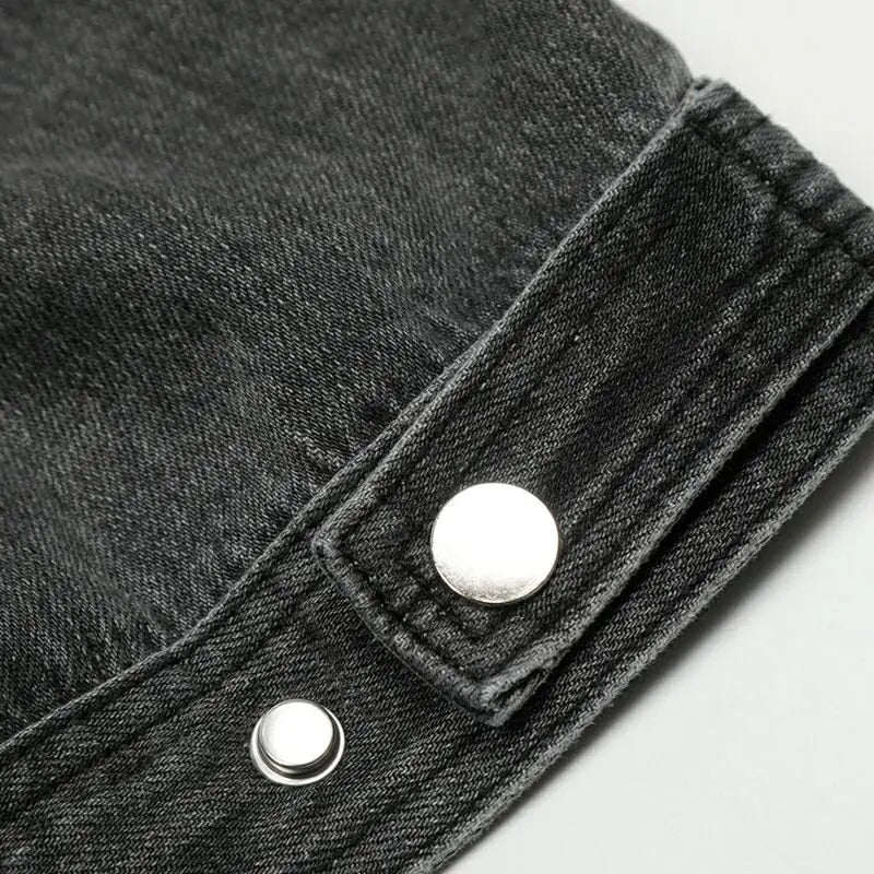 Grå denimjakke til herre med stående krave, lynlås og lange ærmer