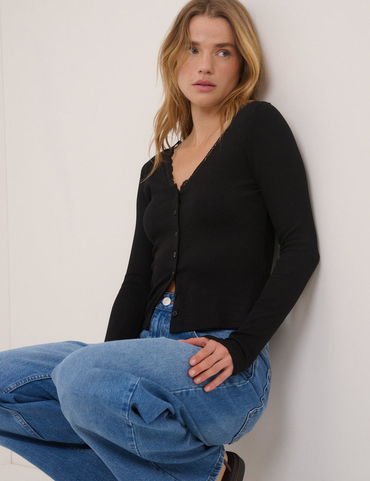 Damen Cardigan in Rippstrick mit V-Ausschnitt und Spitzenbesatz