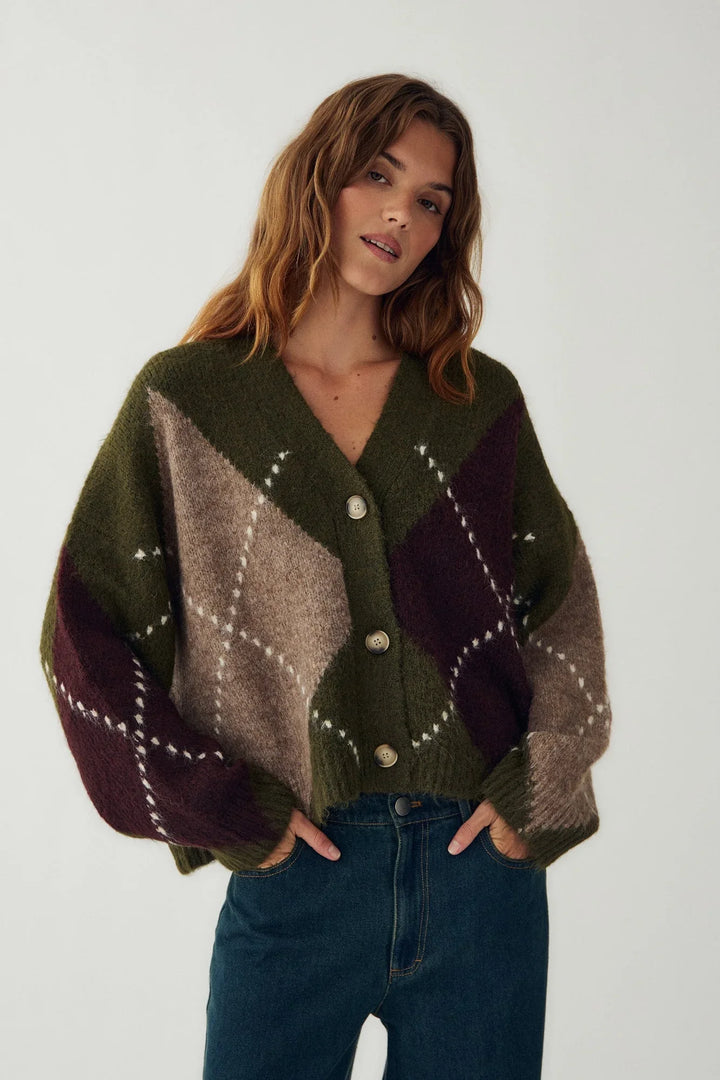 Damecardigan med grønt argylemønster, V-hals og knapper