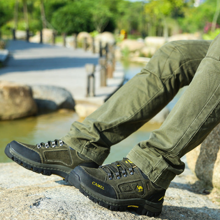 Unisex Wanderstiefel mit Schnürung und kräftiger Sohle
