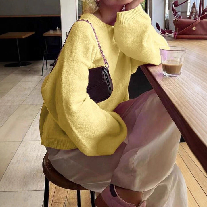 Oversized dame­striktrøje med rund hals og lange ærmer