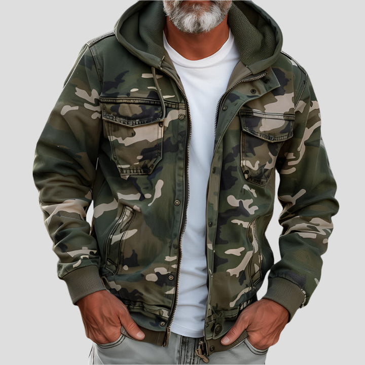 Herrejakke med camouflageprint, hætte, lange ærmer og cargolommer