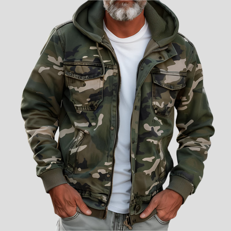 Herrejakke med camouflageprint, hætte, lange ærmer og cargolommer