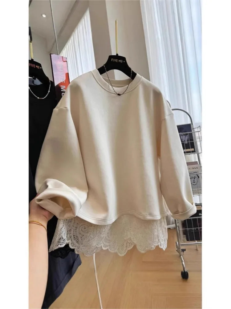 Damesweatshirt med rund hals, lange ærmer og blondekant