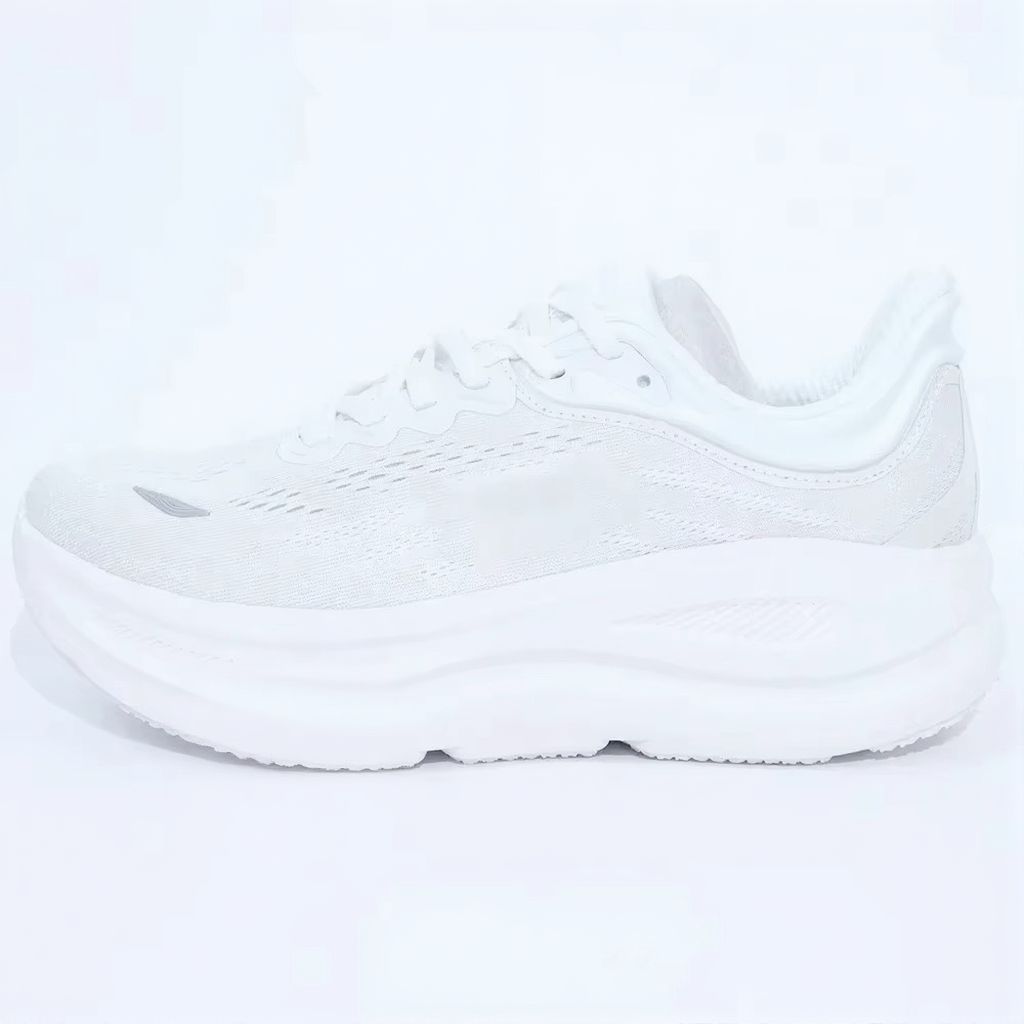 Sneakers i strikket mesh med snøring og høj profileret mellemsål